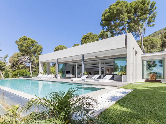 Beachfront Villa in Mallorca North