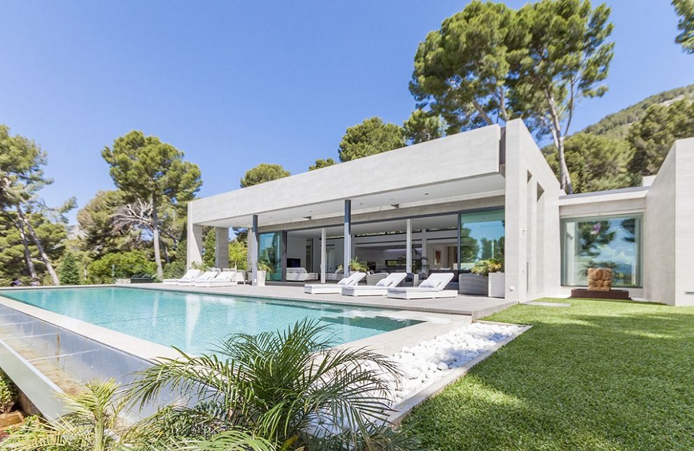 Beachfront Villa in Mallorca North