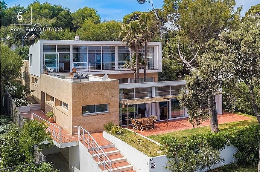 Beachfront Villa for sale in Alcudia