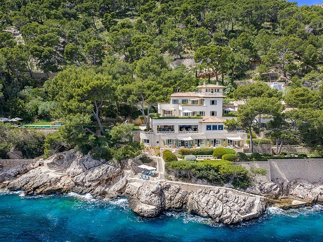 Frontline Property in Formentor - Access to the Sea