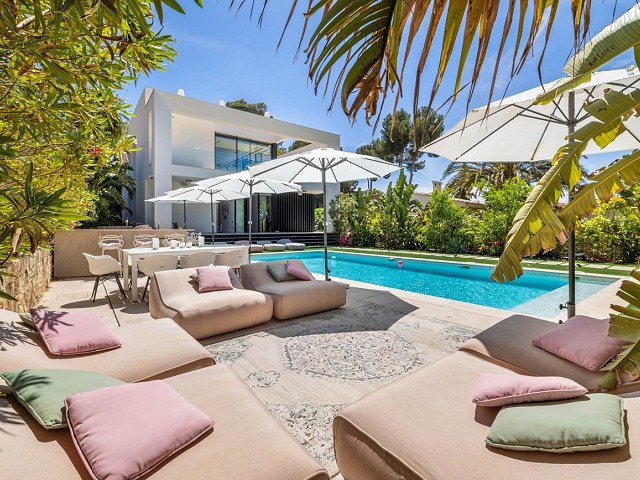 Villa For Sale in Bendinat