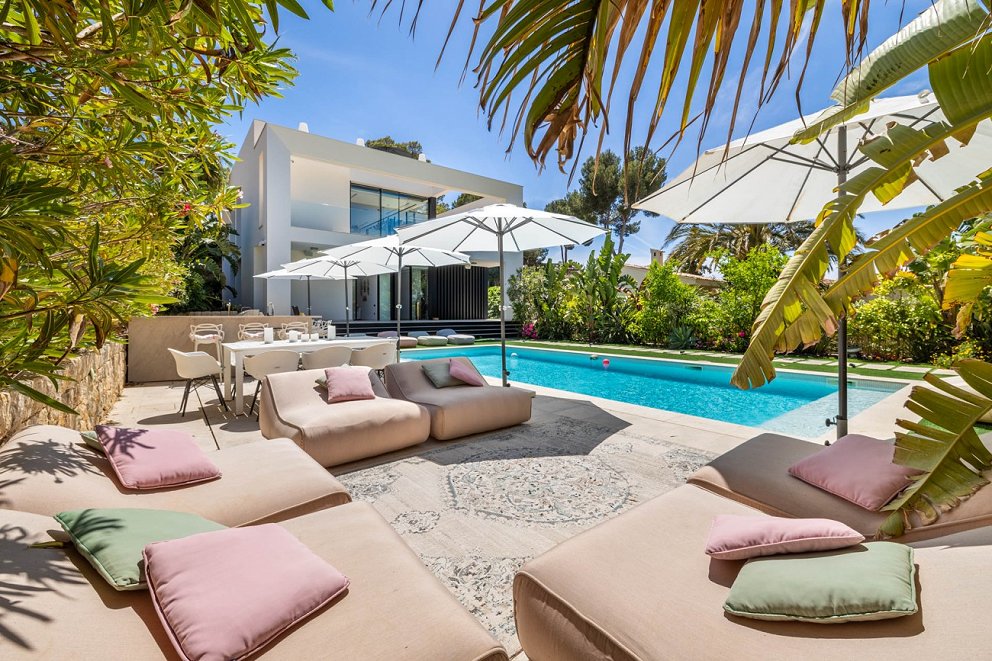 Villa For Sale in Bendinat