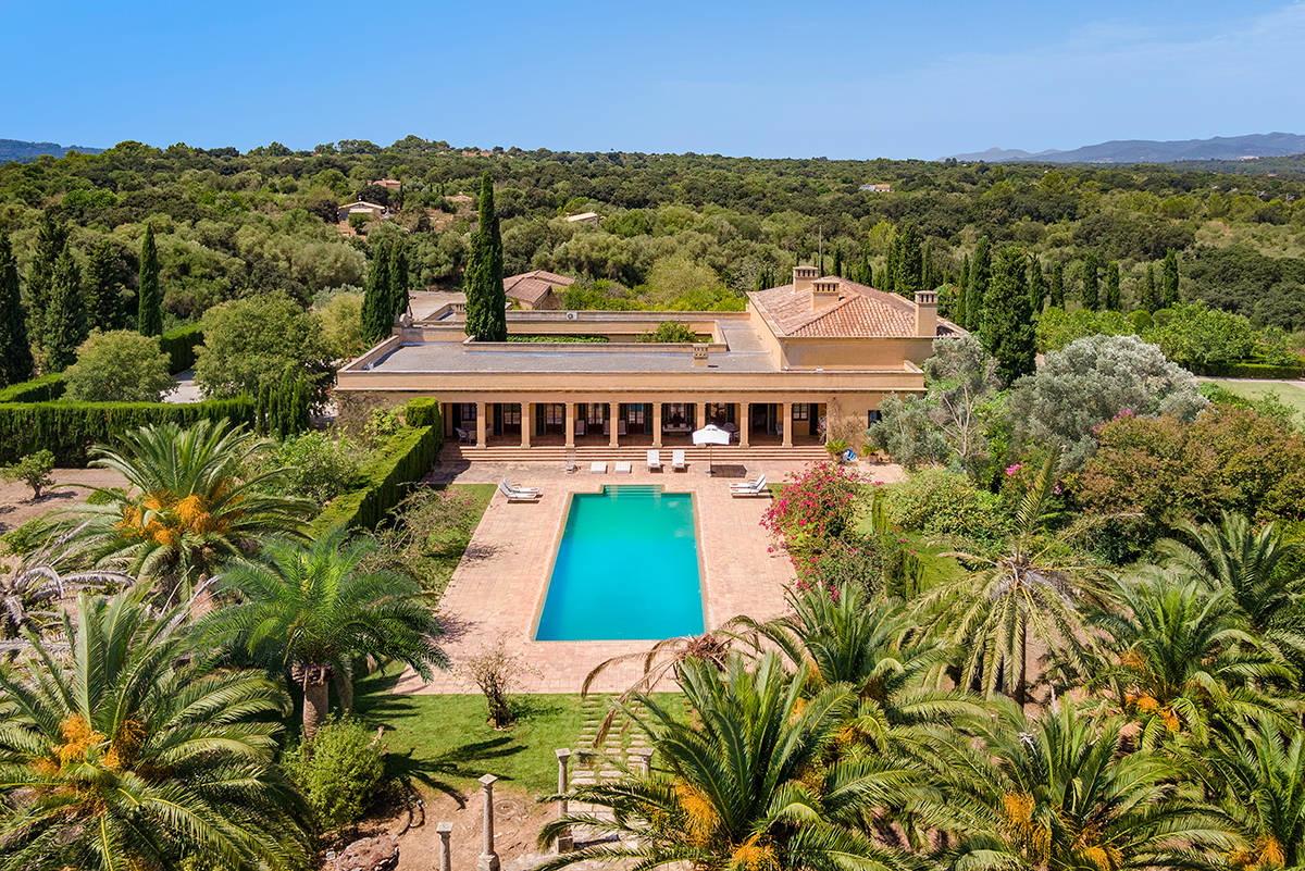 Llubi 1243m² country property for sale with private pool